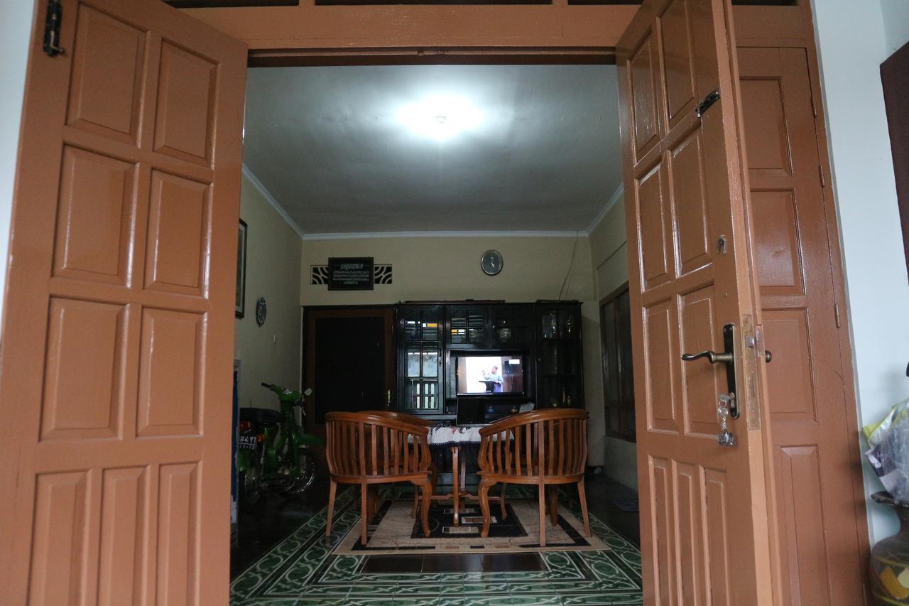 Kembar Guesthouse Jogjacarta Exterior foto